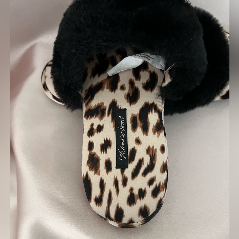 Victoria’s Secret Leopard Slippers Size S - Picture 4 of 4